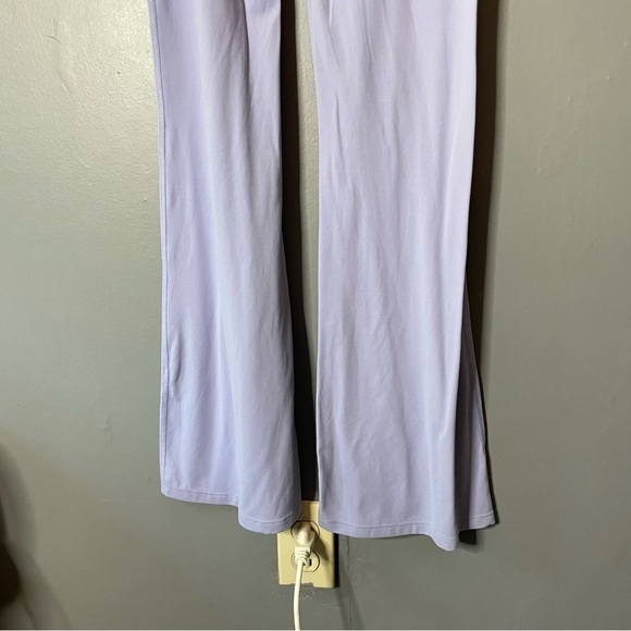 All in Motion lavender flare yoga pants women’s size large - Picture 6 of 8